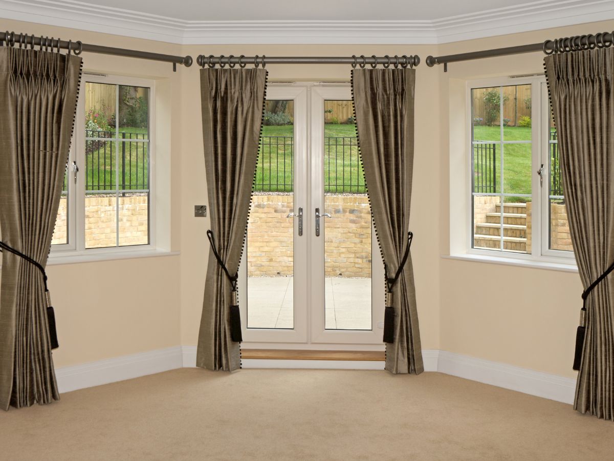 Top Curtain Styles and Ideas for Beautiful Bay Windows