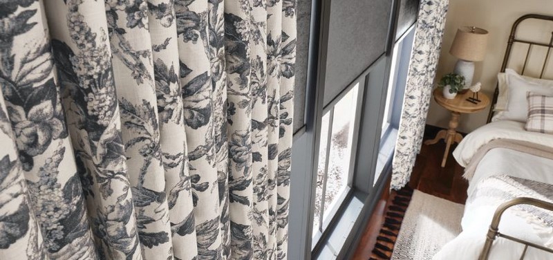 what is the difference between curtains and drapes